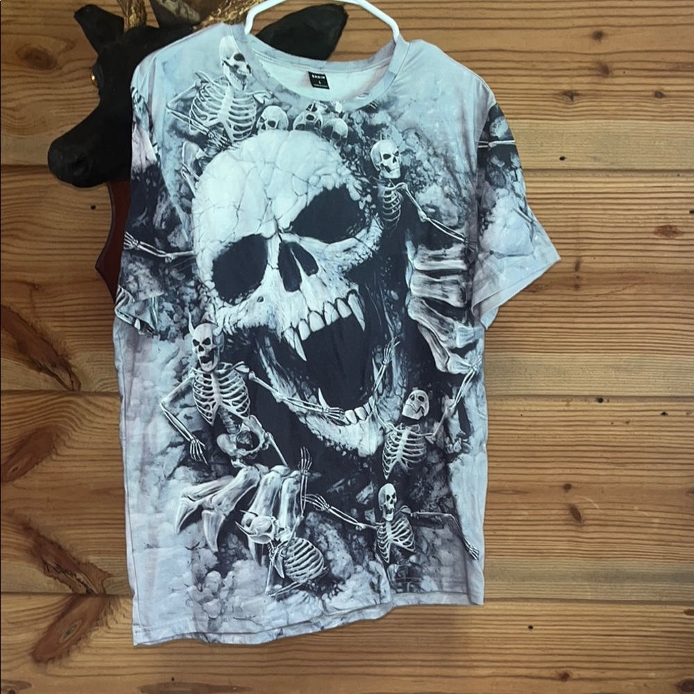 SHEIN Monochrome Skull Graphic Tee (worn 1 time)